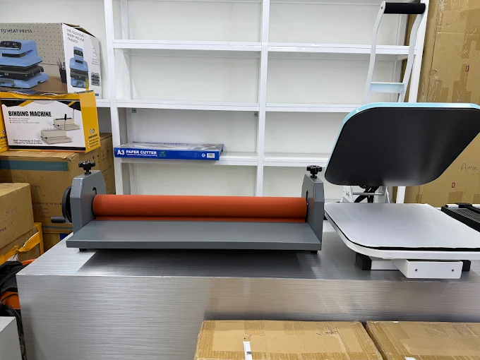Laminator and cutting equipment at LYCO Print Solutions